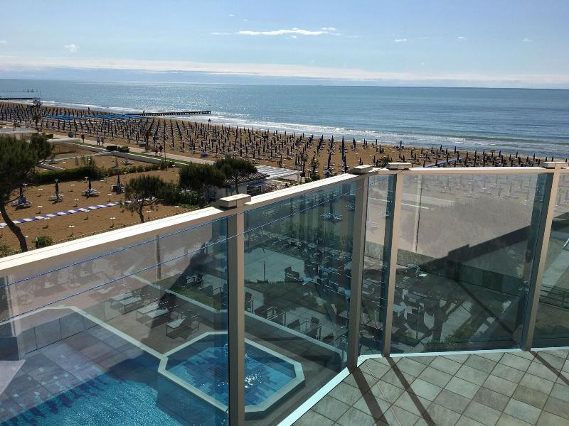 Hotel La Bussola Lido di Jesolo Luaran gambar