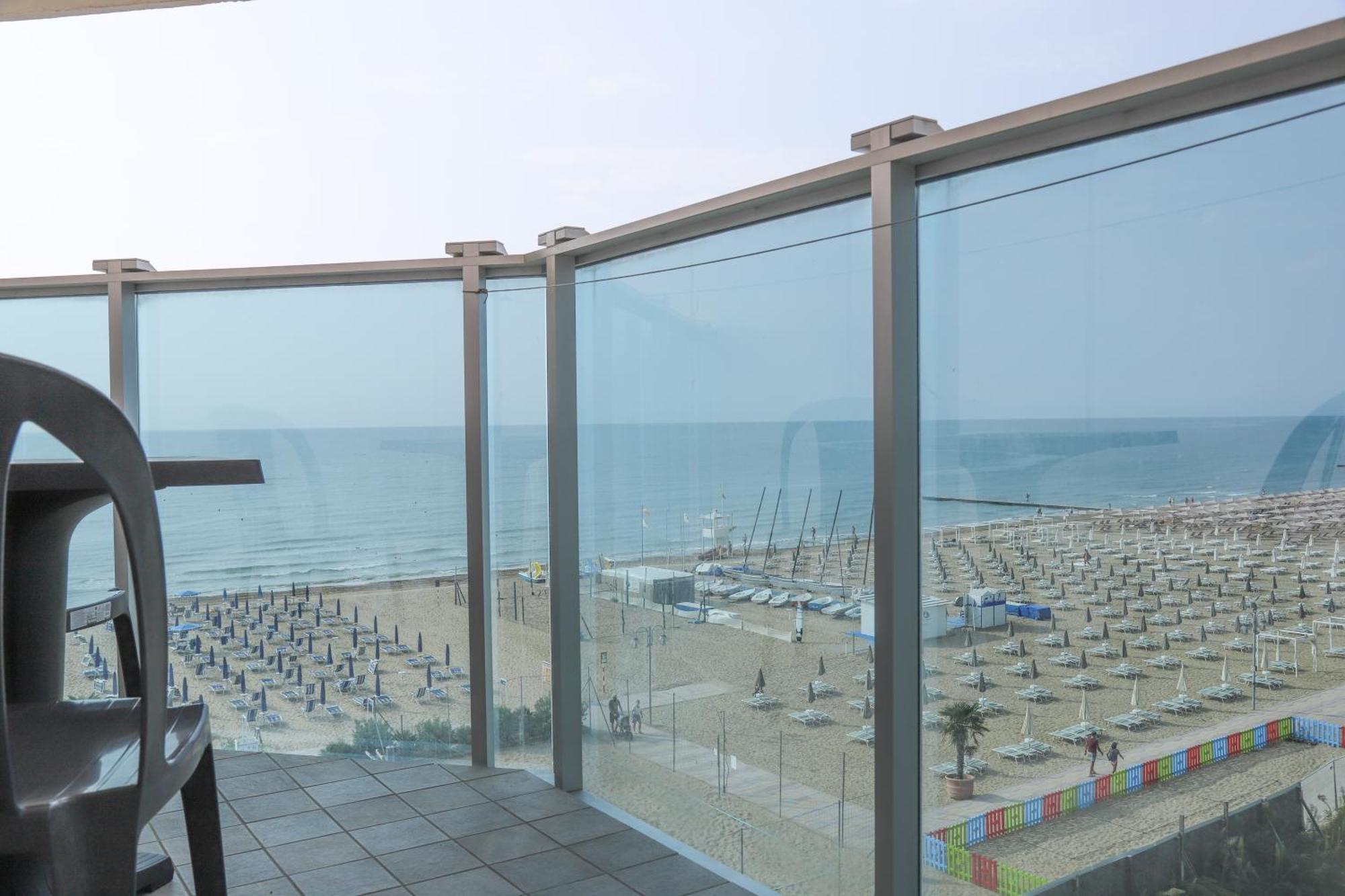 Hotel La Bussola Lido di Jesolo Luaran gambar