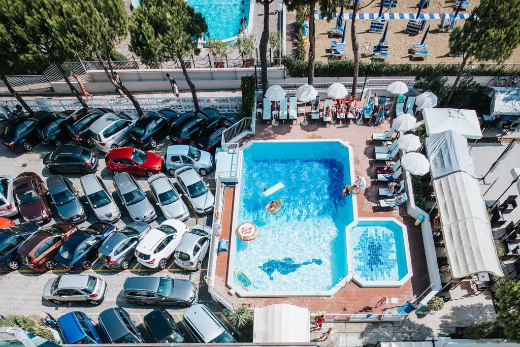 Hotel La Bussola Lido di Jesolo Luaran gambar